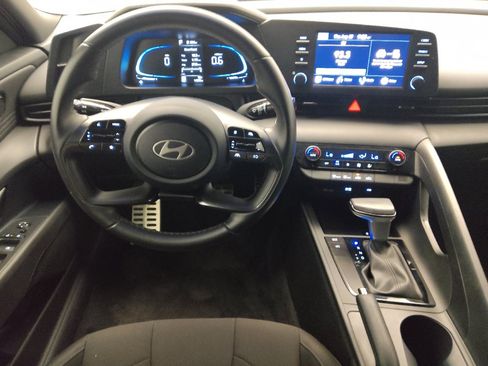 Used 2025 Hyundai Elantra Sport FWD image 22