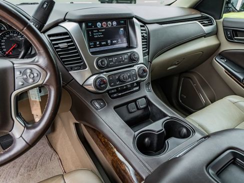 Used 2019 Chevrolet Suburban LT RWD image 27