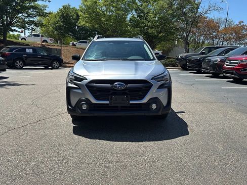 Used 2023 Subaru Outback Premium image 2