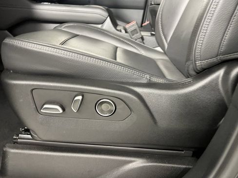 Used 2025 GMC Yukon XL Denali image 24