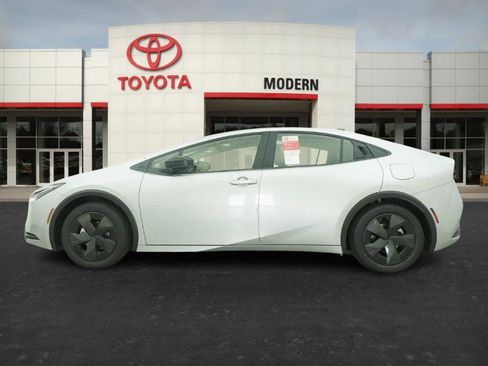 New 2026 Toyota Prius LE image 10