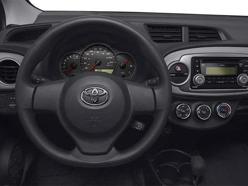Used 2014 Toyota Yaris L FWD image 6