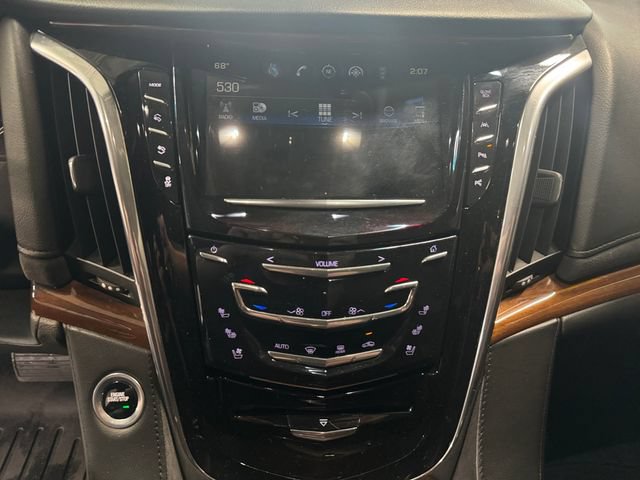 Used 2018 Cadillac Escalade ESV Luxury AWD/4WD image 3