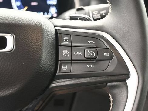 Used 2025 Jeep Grand Cherokee Altitude AWD/4WD image 29