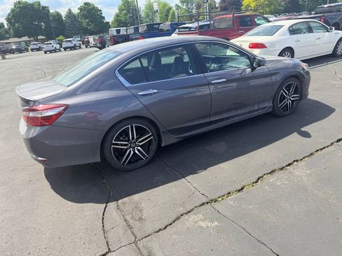 Used 2017 Honda Accord Sport image 5