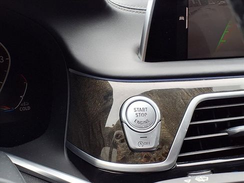 Used 2021 BMW 750i xDrive 750i xDrive w/ Executive Package image 11