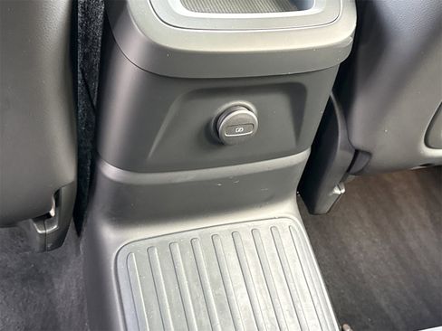 Used 2023 Volvo XC60 T8 Ultimate w/ Climate Package image 11