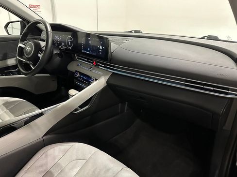 Used 2025 Hyundai Elantra Limited FWD image 36