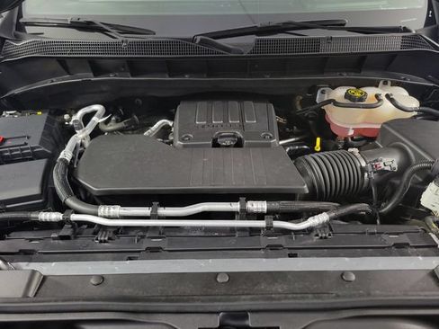 Used 2024 Chevrolet Silverado 1500 LT AWD/4WD image 12