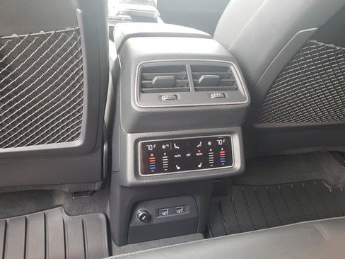 Used 2019 Audi e-tron Prestige w/ Prestige Package image 13