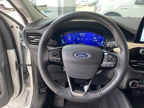 Certified 2022 Ford Escape Titanium w/ Titanium Elite Package image 34