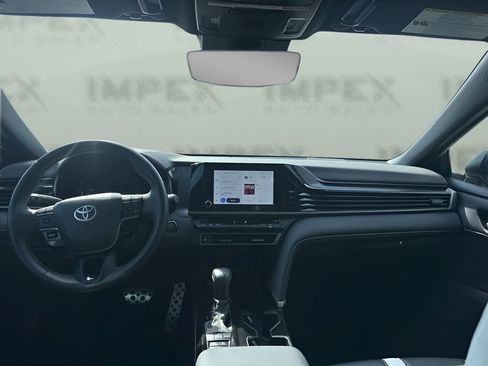Used 2025 Toyota Camry SE image 12
