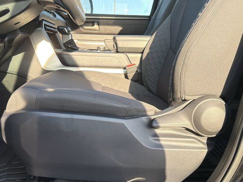 Used 2022 Toyota Tundra SR5 w/ SR5 Convenience Package AWD/4WD image 19