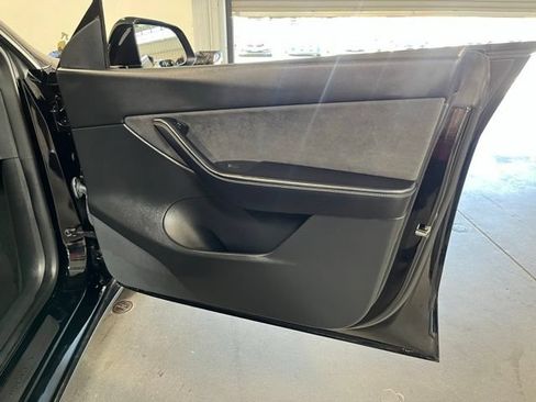 Used 2022 Tesla Model Y Long Range AWD/4WD image 12