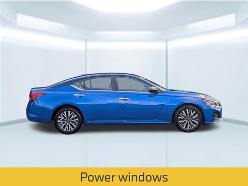 Used 2025 Nissan Altima 2.5 SV FWD image 9