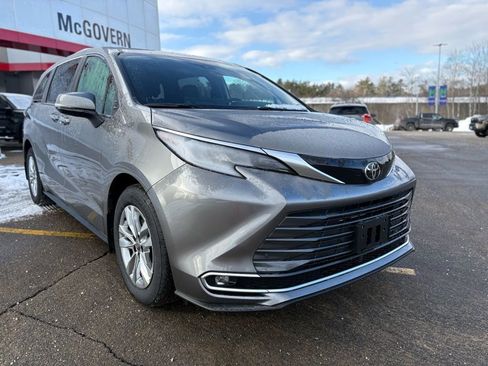 New 2026 Toyota Sienna Limited image 11