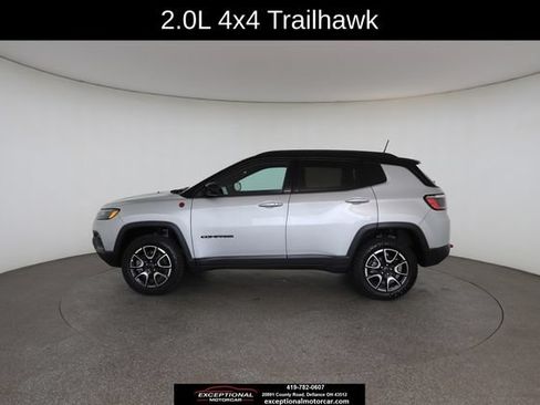 Used 2025 Jeep Compass Trailhawk AWD/4WD image 8