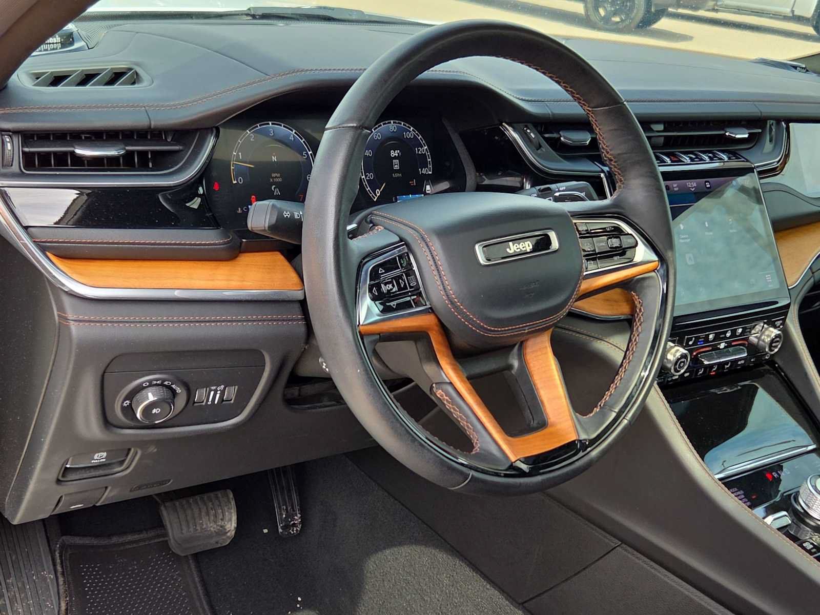 Used 2024 Jeep Grand Cherokee L Summit AWD/4WD image 10
