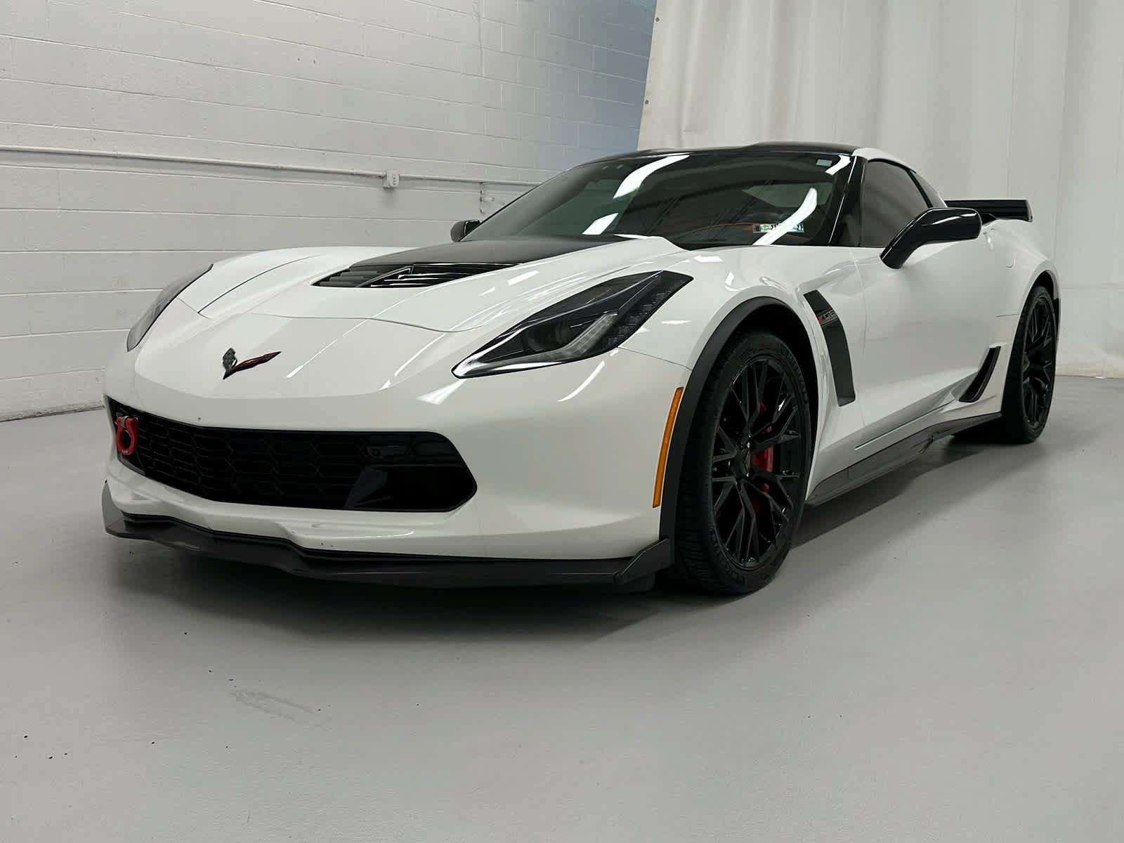 Used 2016 Chevrolet Corvette Z06 w/ 3LZ Preferred Equipment Group RWD image 4