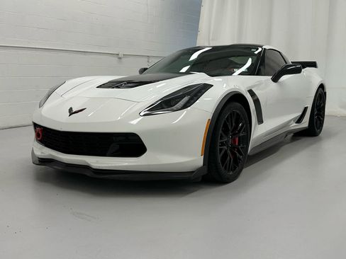 Used 2016 Chevrolet Corvette Z06 w/ 3LZ Preferred Equipment Group RWD image 4