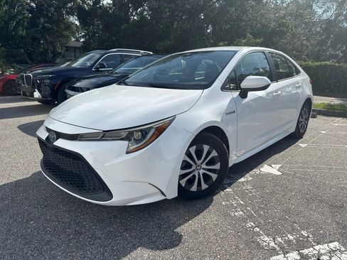 Used 2020 Toyota Corolla LE FWD image 2