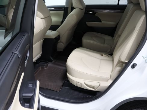 Used 2023 Toyota Highlander Limited image 30