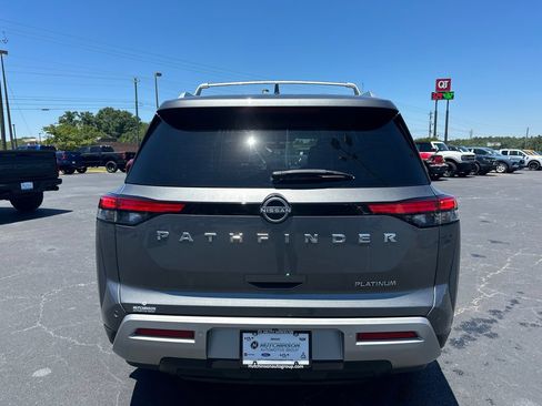 Used 2024 Nissan Pathfinder Platinum FWD image 6