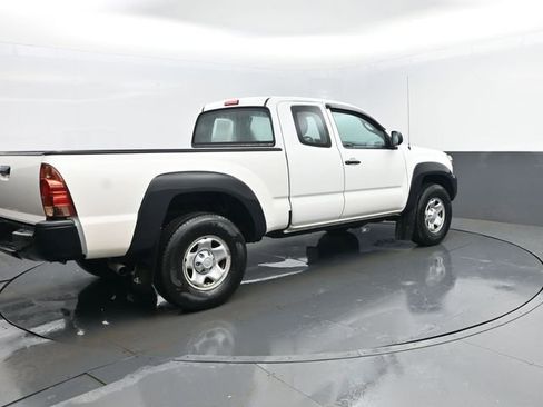 Used 2015 Toyota Tacoma Base image 18