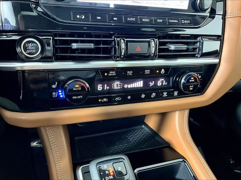 Certified 2022 Nissan Pathfinder Platinum AWD/4WD image 15