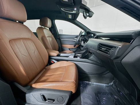 Used 2022 Audi e-tron Premium image 8