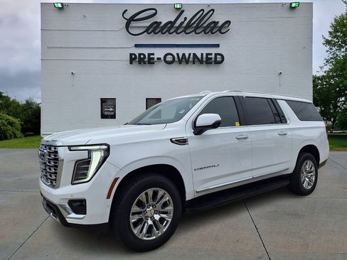 Used 2025 GMC Yukon XL Denali image 7