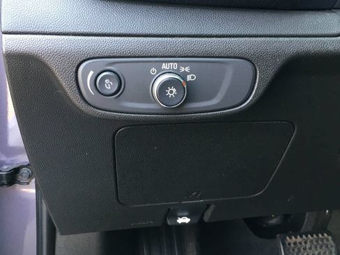 Used 2022 Chevrolet Bolt EUV Premier w/ Sun & Sound Package FWD image 16