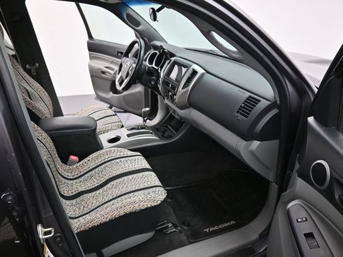 Used 2015 Toyota Tacoma 4x4 Double Cab image 32