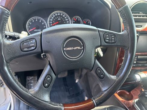 Used 2009 GMC Envoy Denali AWD/4WD image 17