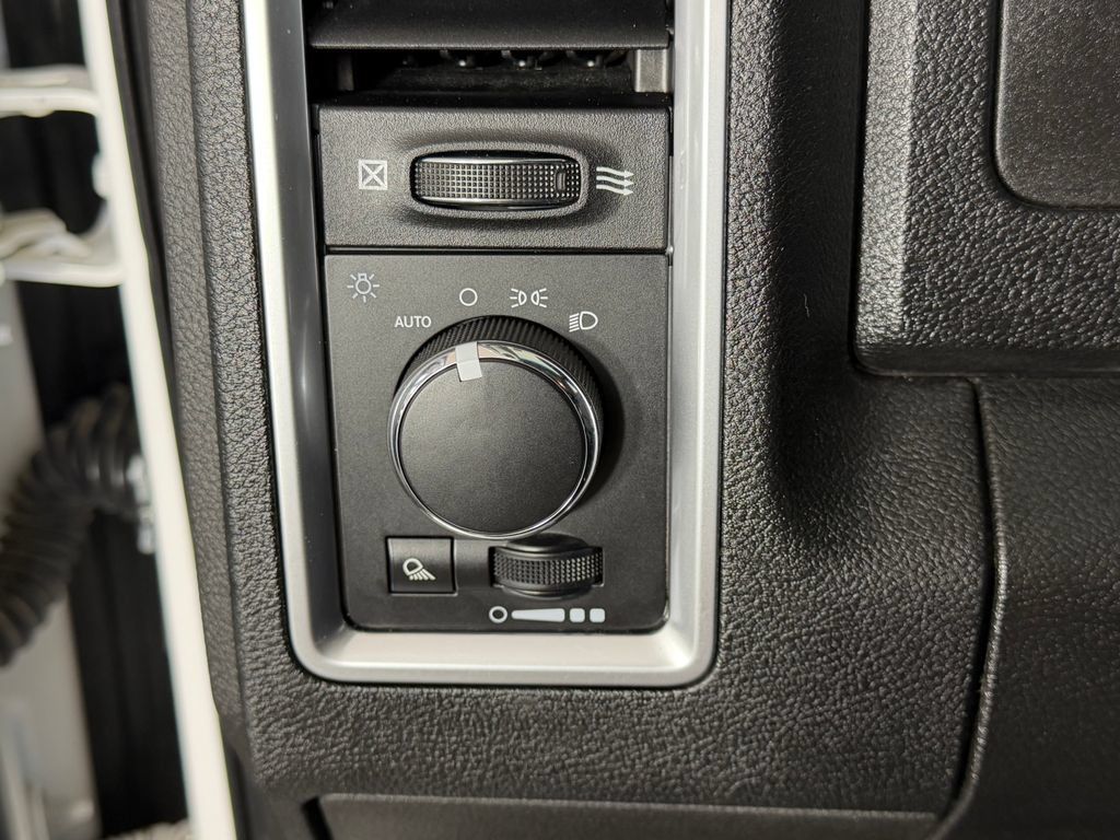 Used 2021 RAM 1500 Classic SLT AWD/4WD image 14