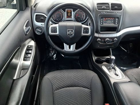Used 2018 Dodge Journey SE w/ Popular Equipment Group FWD image 11