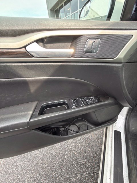 Used 2014 Ford Fusion SE w/ Equipment Group 202A FWD image 10