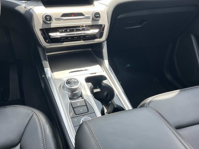 Used 2024 Ford Explorer XLT w/ Equipment Group 202A AWD/4WD image 17