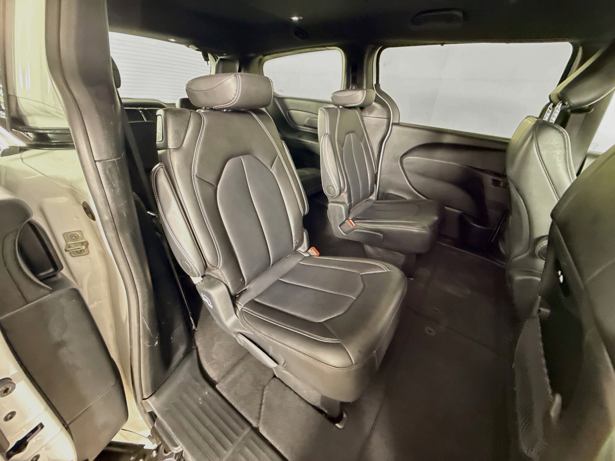 Used 2025 Chrysler Pacifica Select FWD image 34