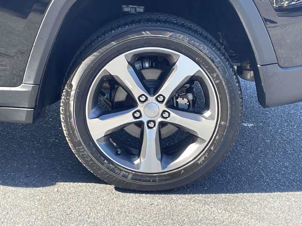 Used 2023 Jeep Grand Cherokee Limited AWD/4WD image 12