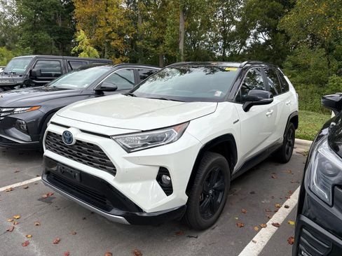 Used 2020 Toyota RAV4 XSE AWD/4WD image 3