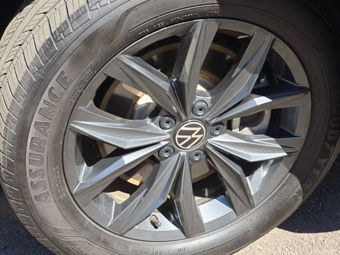 Certified 2024 Volkswagen Tiguan SE AWD/4WD image 18