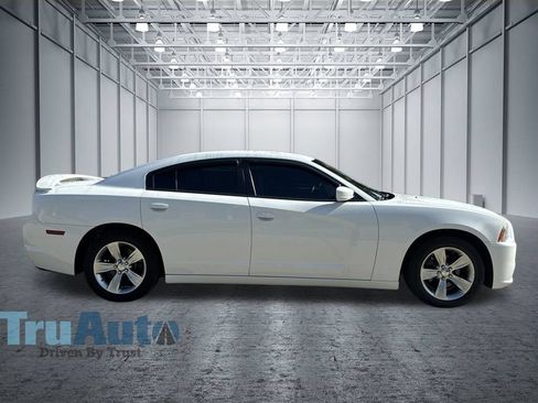 Used 2014 Dodge Charger SE w/ Sport Appearance Group RWD image 9