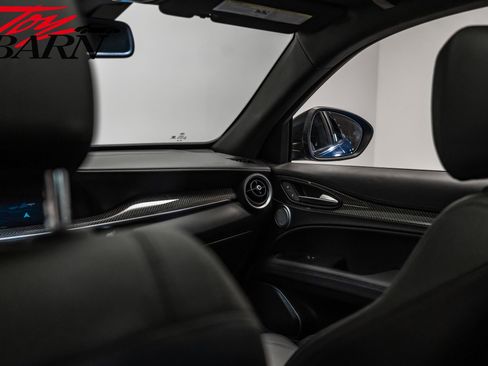 Used 2022 Alfa Romeo Stelvio Quadrifoglio image 48