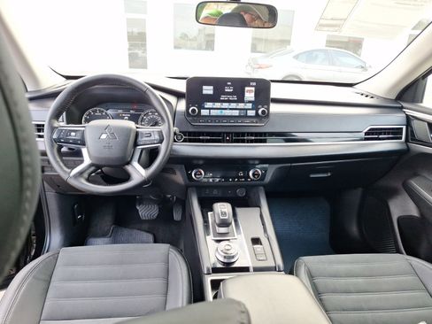 Used 2022 Mitsubishi Outlander SE image 19