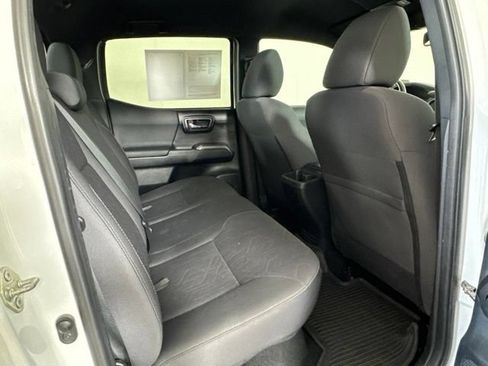Used 2017 Toyota Tacoma TRD Sport w/ Tow Package (A/T) AWD/4WD image 5