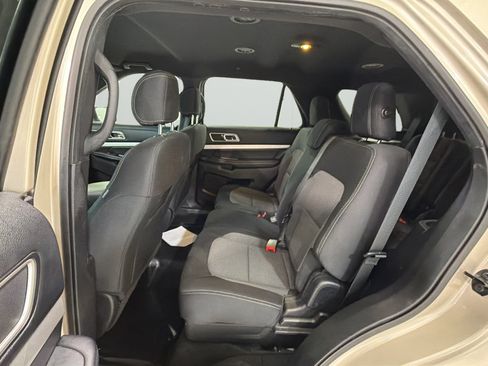 Used 2017 Ford Explorer XLT w/ Equipment Group 201A FWD image 37
