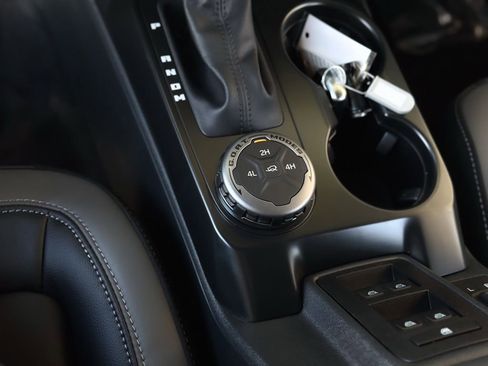 New 2025 Ford Bronco Outer Banks image 38