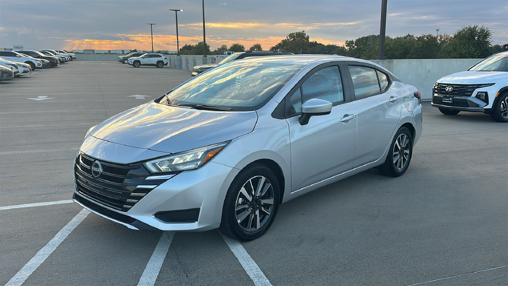 Used 2025 Nissan Versa SV FWD image 8