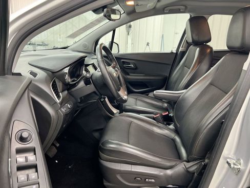 Used 2018 Chevrolet Trax LT w/ LT Convenience Package image 19